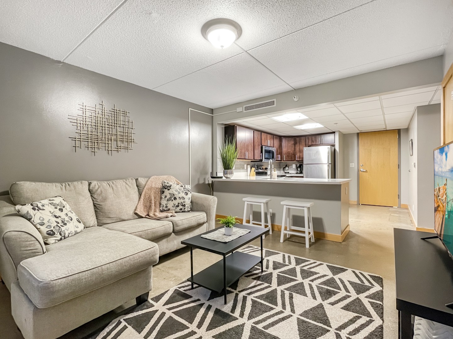 Spacious 2BR | FREE Parking | Near Casey's
