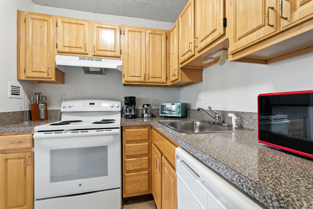 Legacy at Imperial Village · Unit 602 2/2