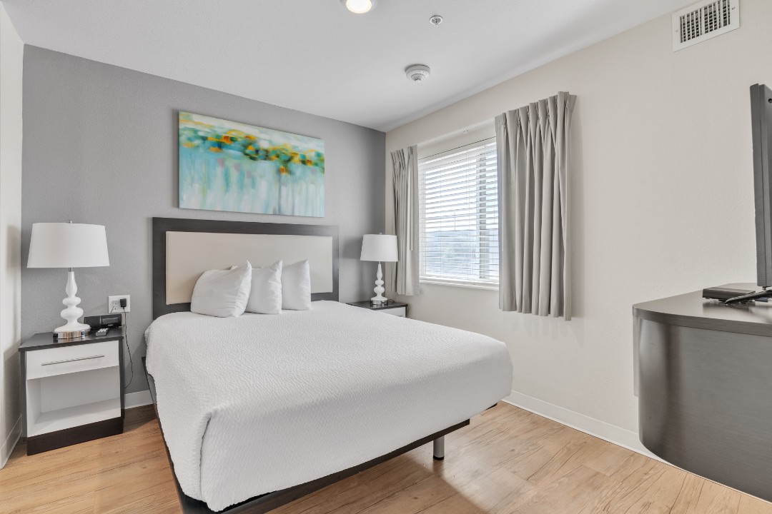2 Bedrooms · Signature layout