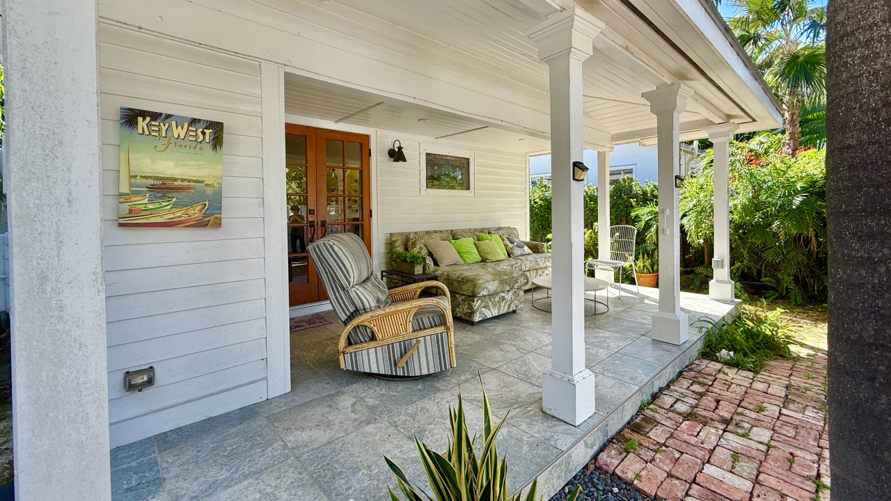 Carsten Lane Cottage — Front Porch