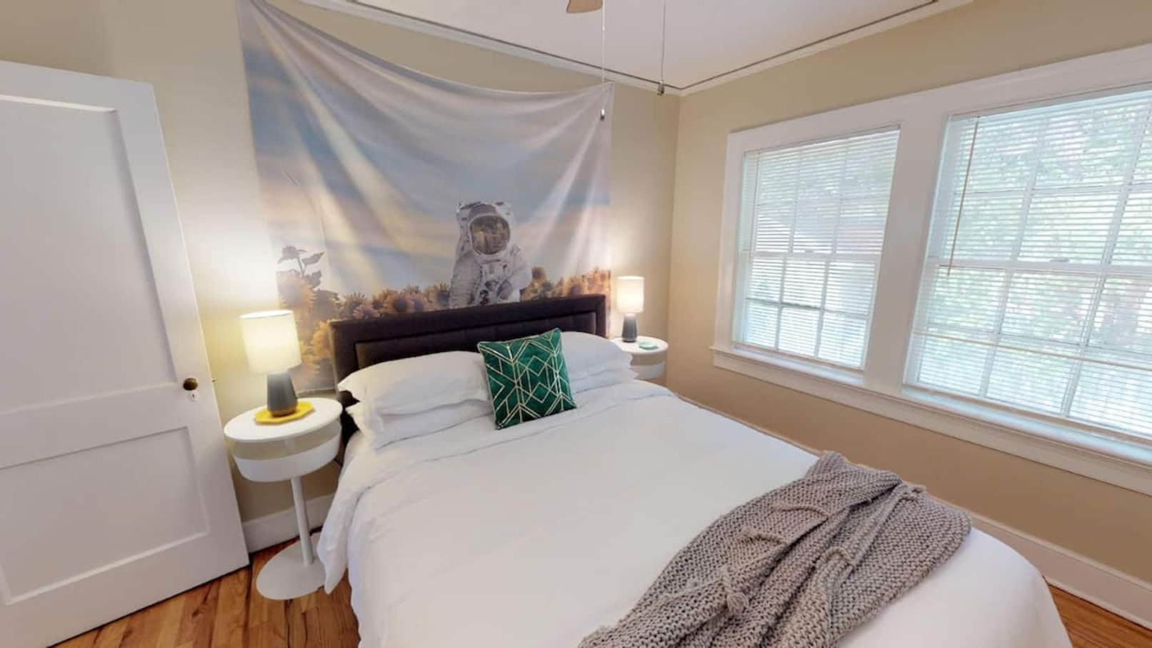 Walk to Vintage Cafe, King Bed, & Screened Porch  — Montgomery, AL — vacation rental