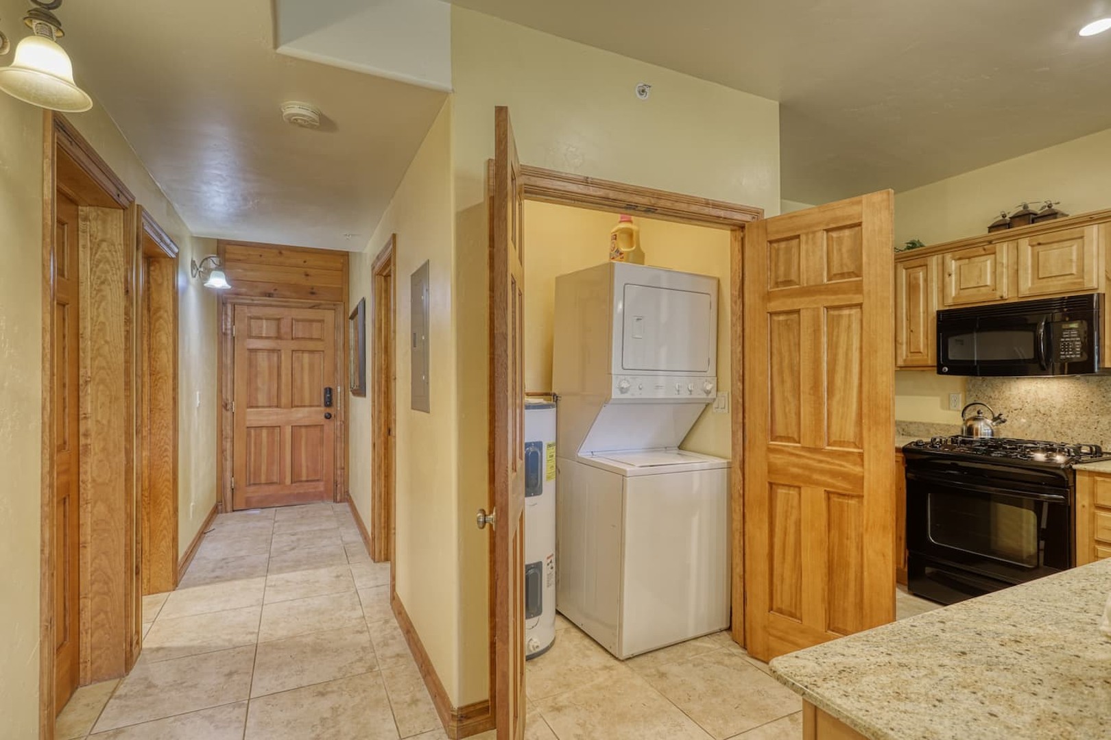 A/C Golf Course- One Bedroom Condo