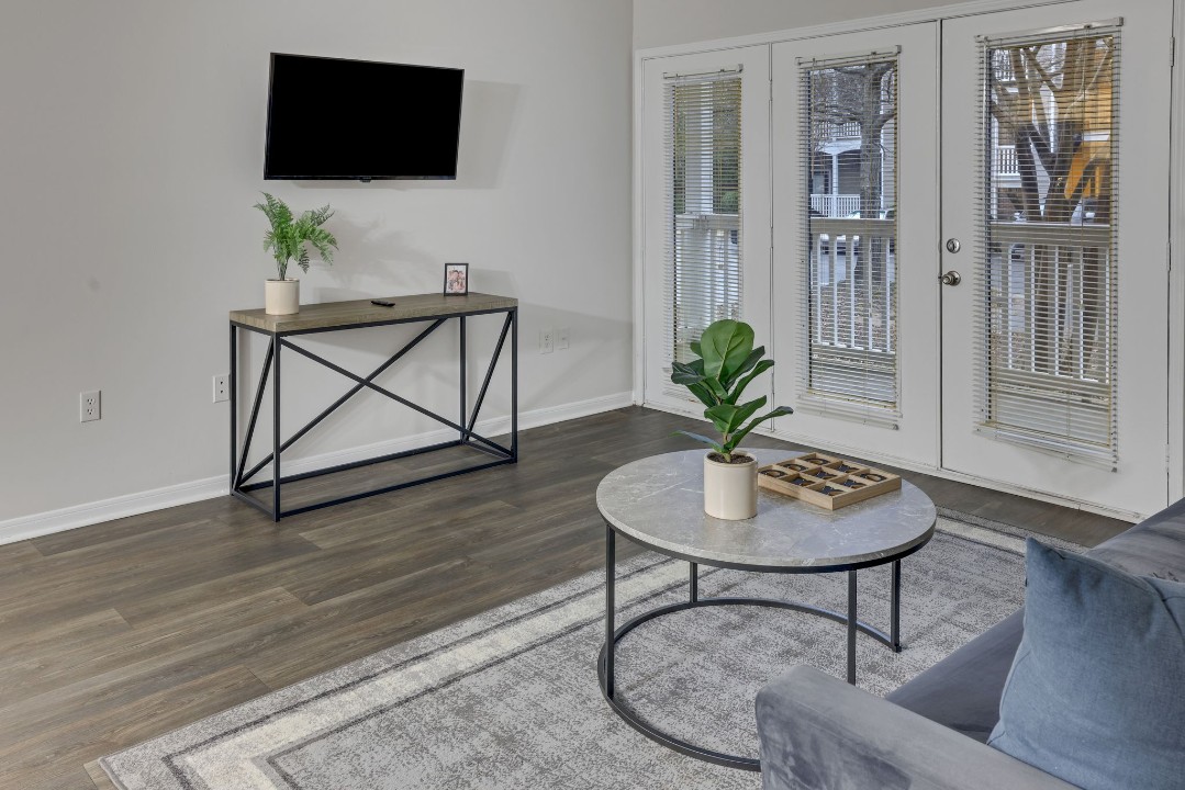 The Avenues of Lakeshore · Unit 811 2/2