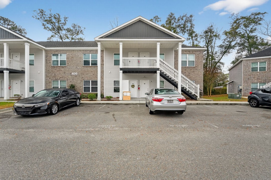Hickory Grove · Unit 406 2/2