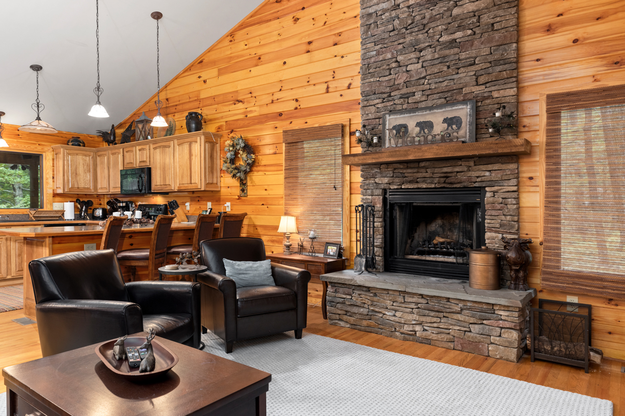 Cozy Wintergreen Retreat Fireplace & Spacious Deck — Wintergreen Resort, VA — vacation rental