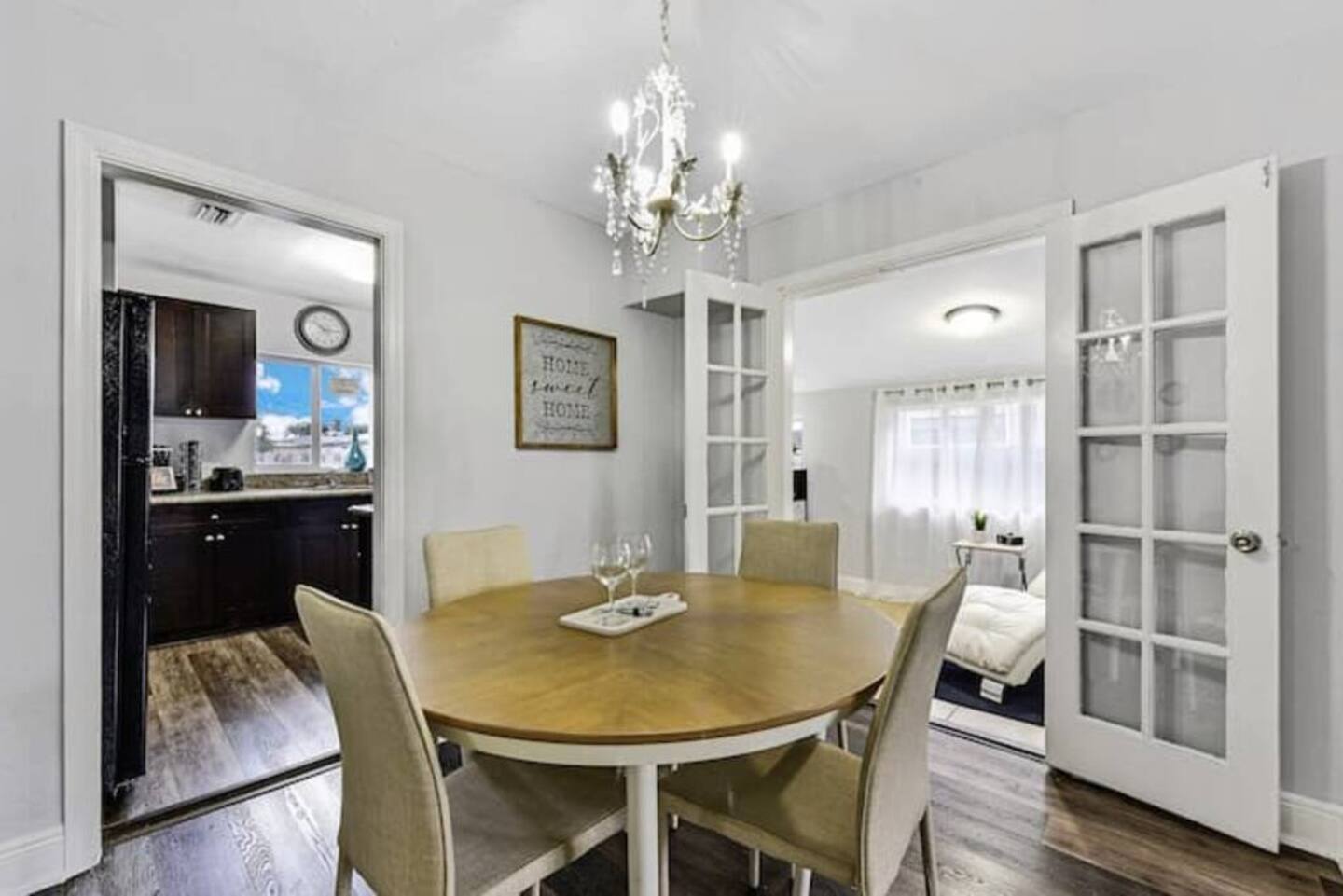 Charming Home With Private Backyard And Smart Amenities - Inviting Retreat - Bahamas