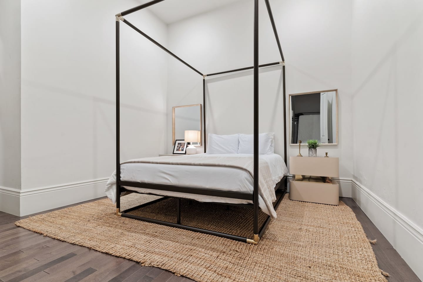 1st Queen bedroom in the 102 unit