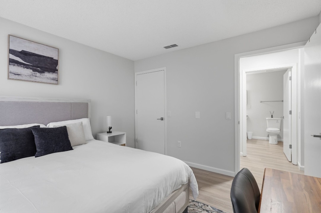 Taylor at 502 · Unit unit 2200-100 2/2