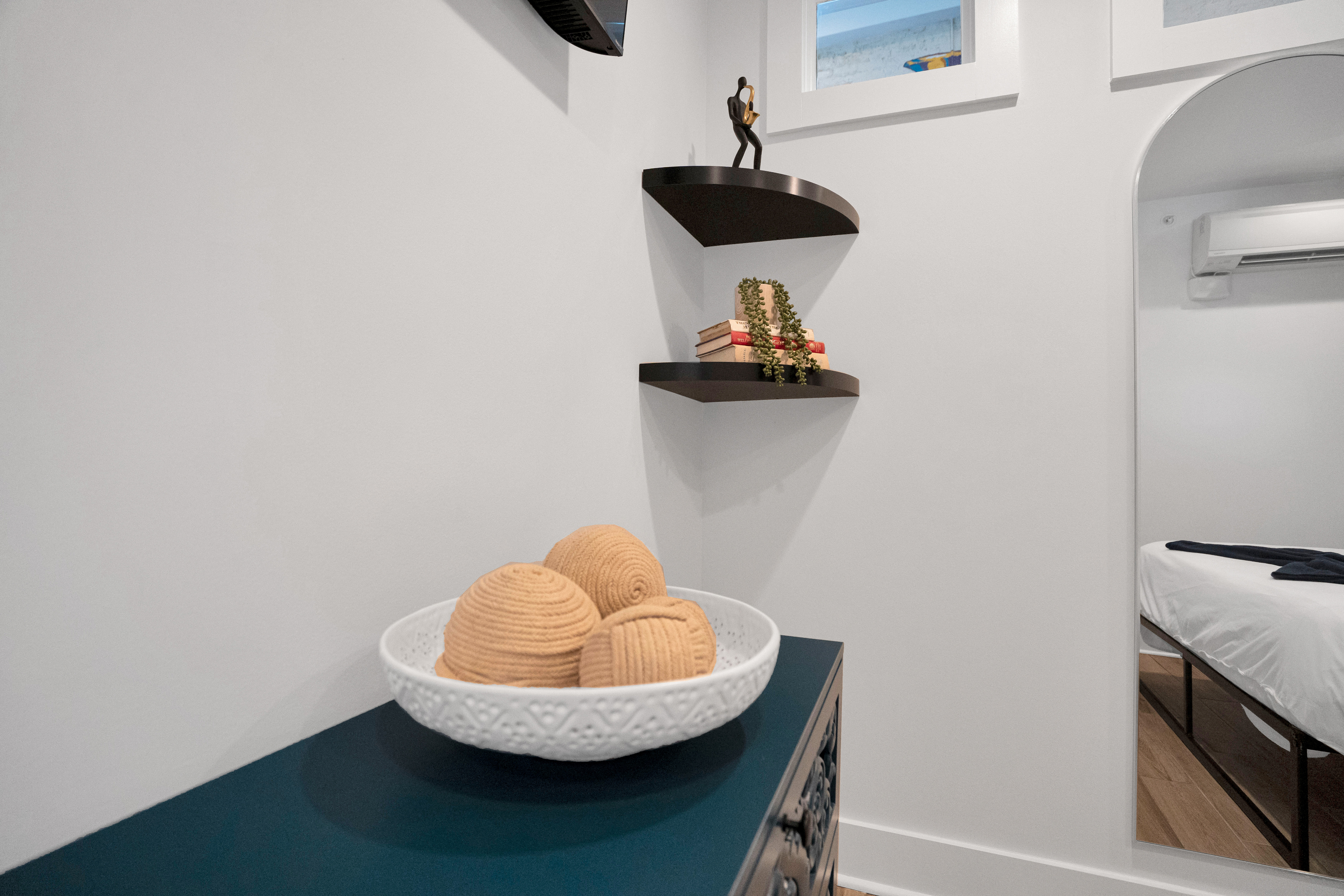 Minimalist warmth with coastal flair