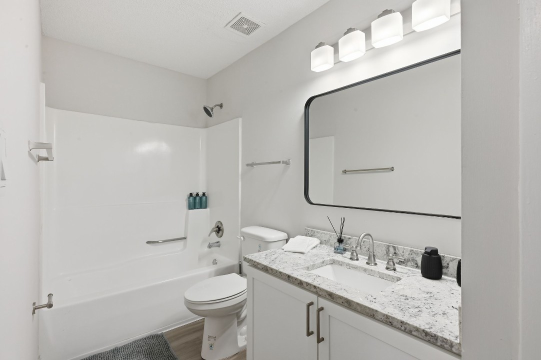 Taylor at 502 · Unit unit 2200-107 2/2