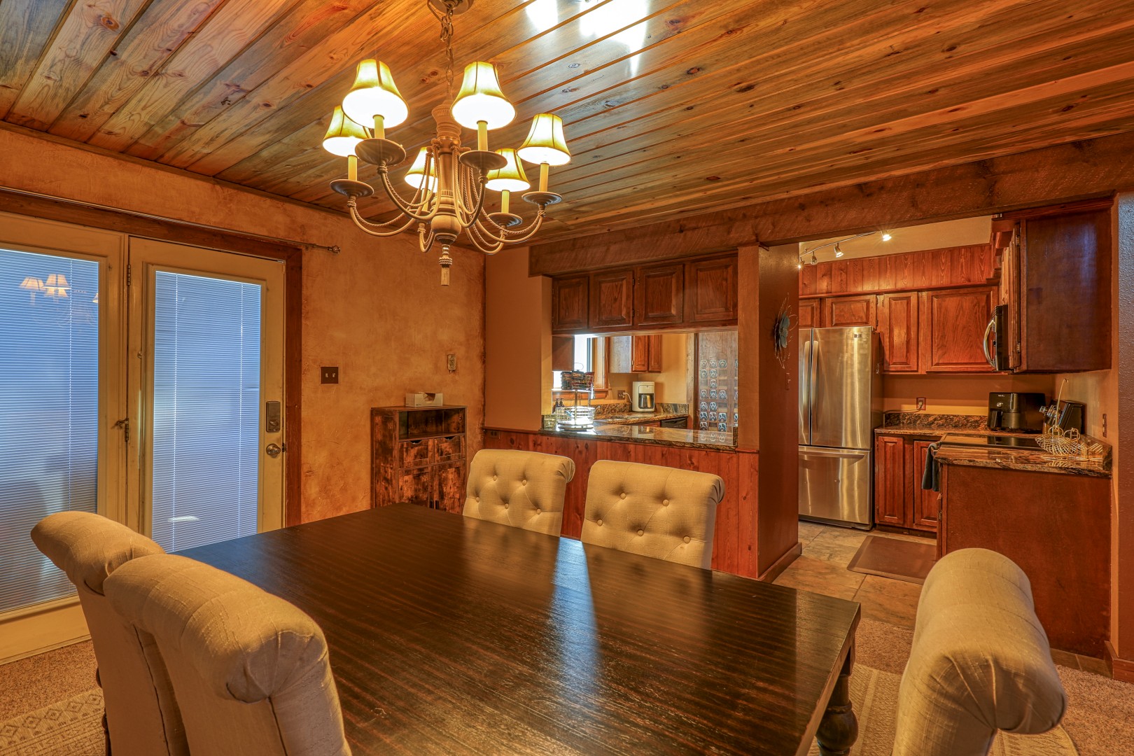 Hot Tub & Pet Friendly Forest Hideaway