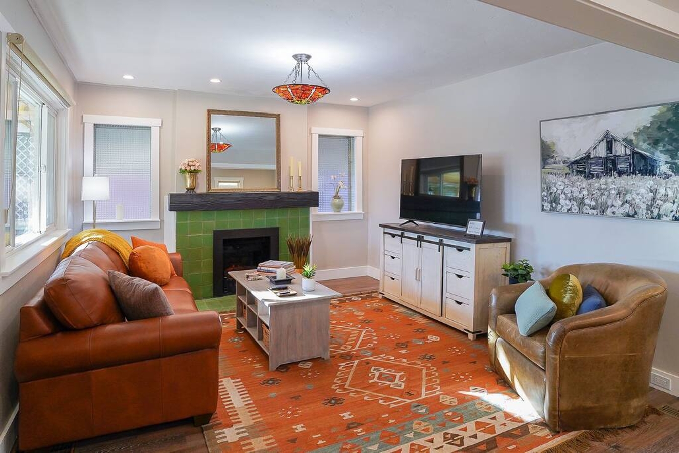 Charming 2-bedroom Craftsman Bungalow photo 2