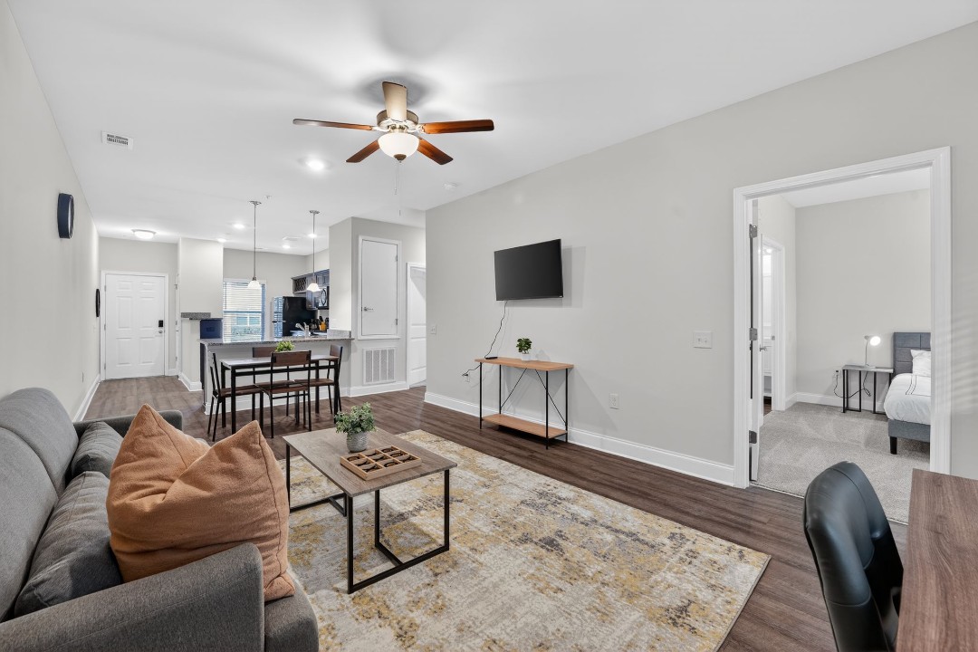 Hickory Grove · Unit 705 2/2