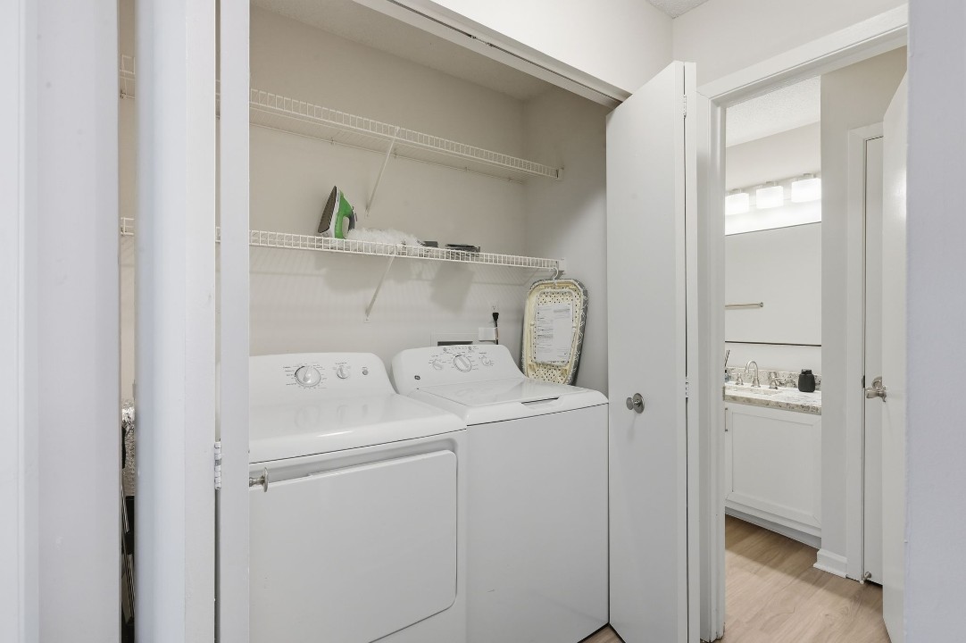 Taylor at 502 · Unit unit 2200-107 2/2