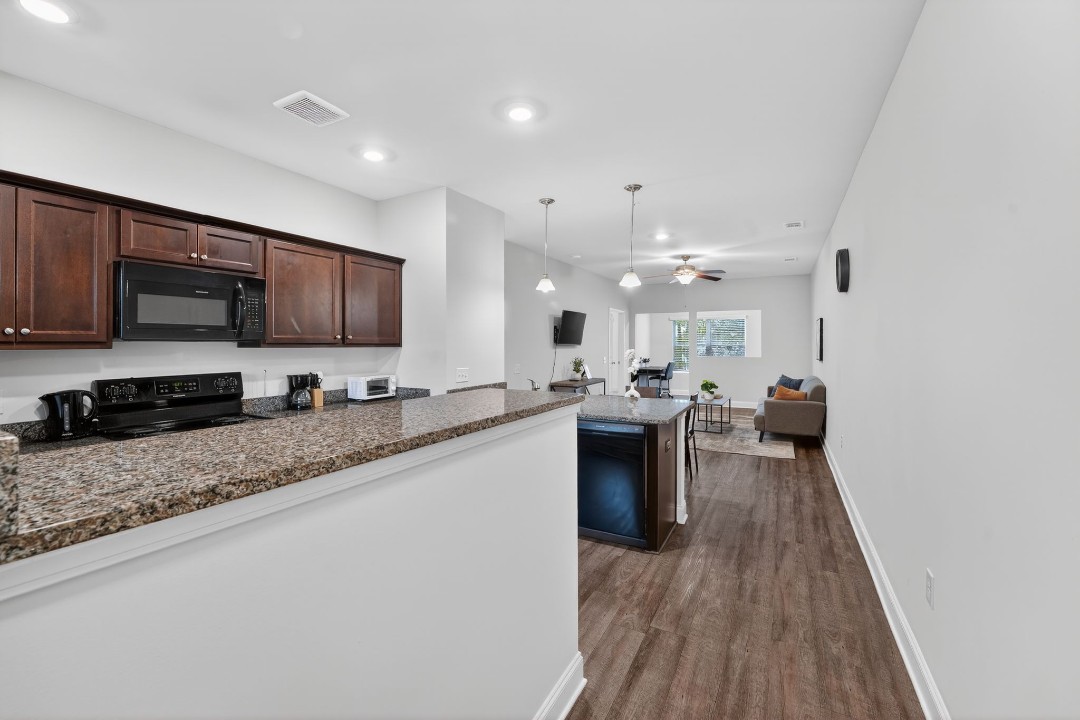 Hickory Grove · Unit 402 2/2