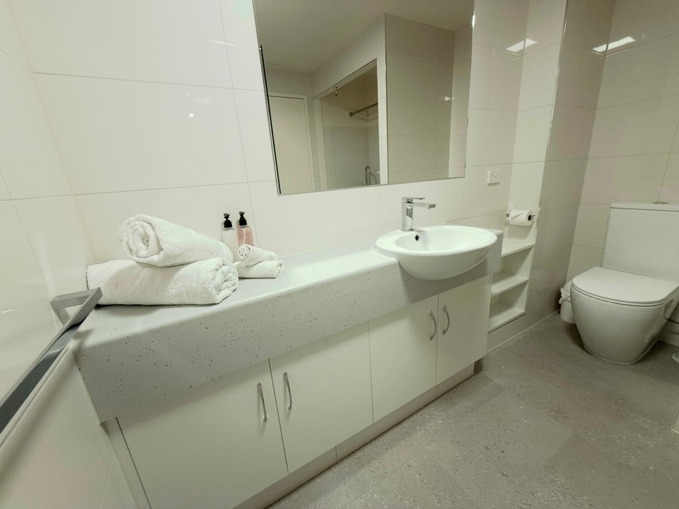 To get you started, we provide a small selection of basic supplies and welcome amenities upon check-in. These typically include essentials such as toilet paper, soap, shampoo, and a few other household basics.
Please note that these items are provided as a complimentary starter pack and are not replenished throughout your stay