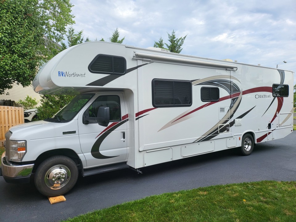 [30] 2018 Class C – Chateau – Sleeps 10