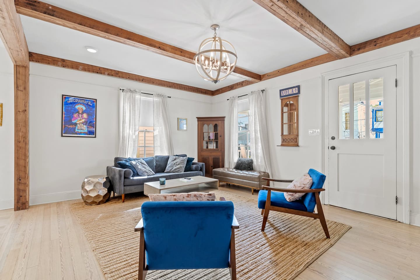 Living Room complete with New Orleans decor!
