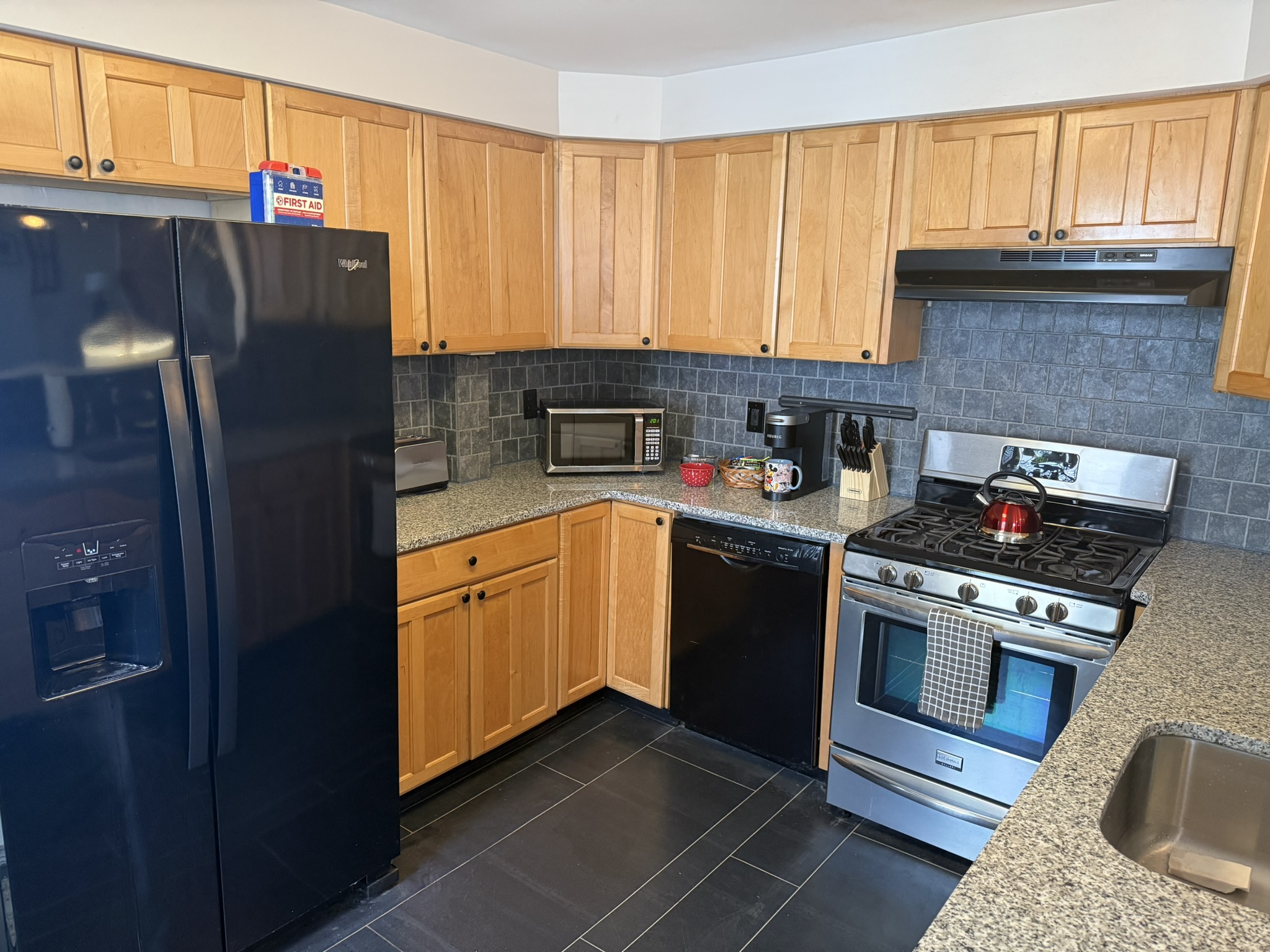 Fully Furnished Rental Home photo 4