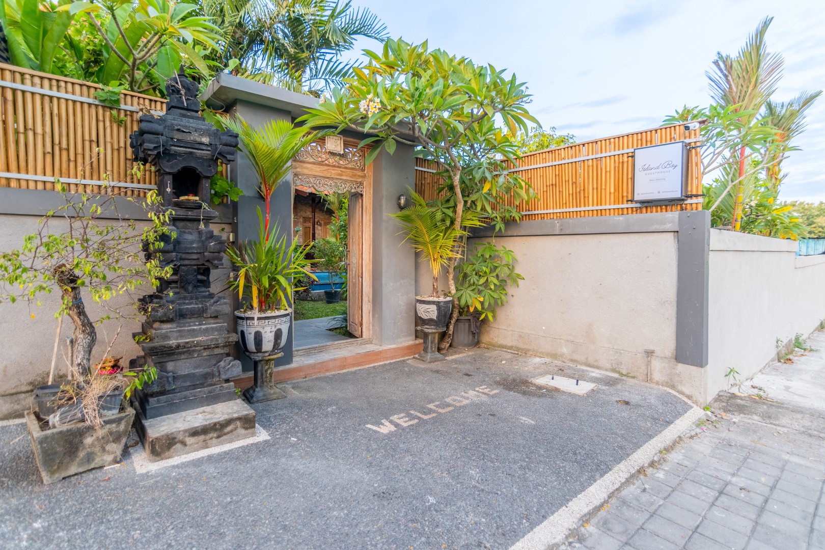Island Boy Guesthouse – Batu Bolong (Kitchen Access) — photo 18