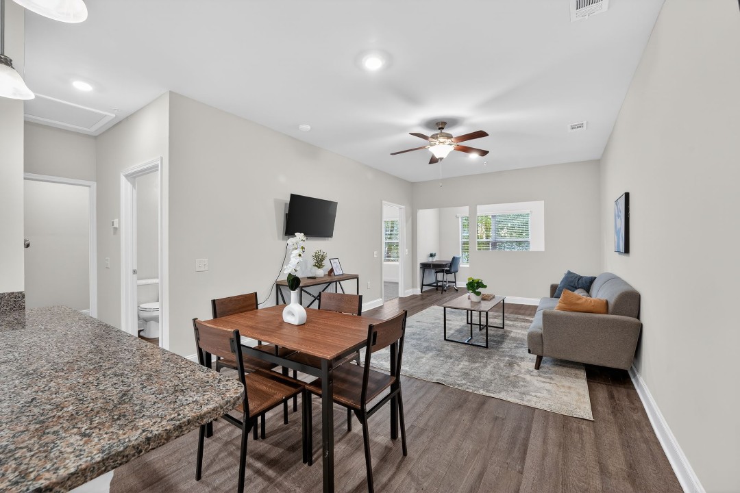 Hickory Grove · Unit 402 2/2