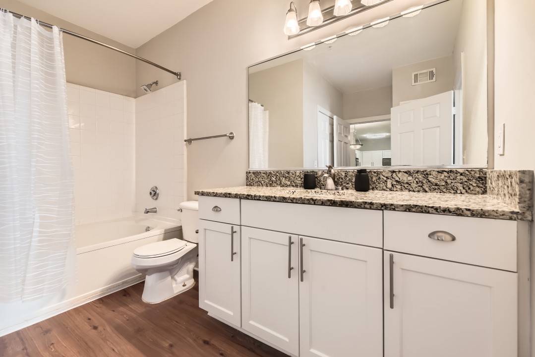 Crest at Midtown · Unit 1525 2/2