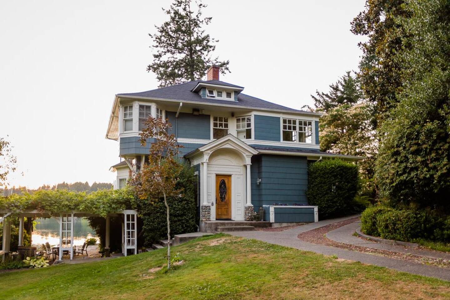 Spring and summer at this waterfront estate! — Lakebay, WA — vacation rental