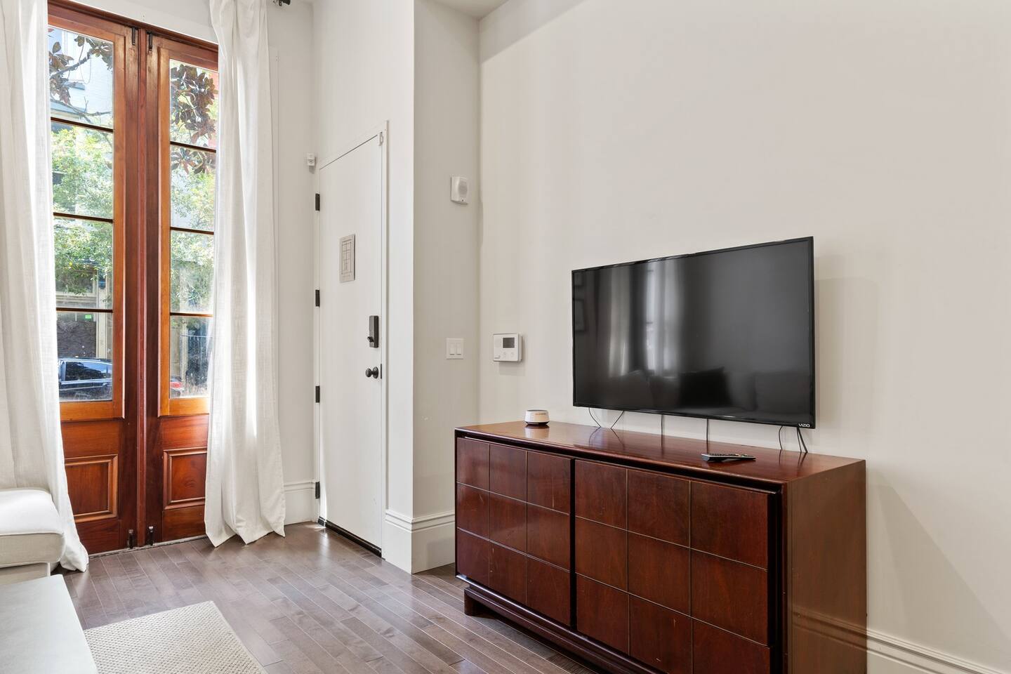 Living room equipped with TV perfect for viewing Netflix