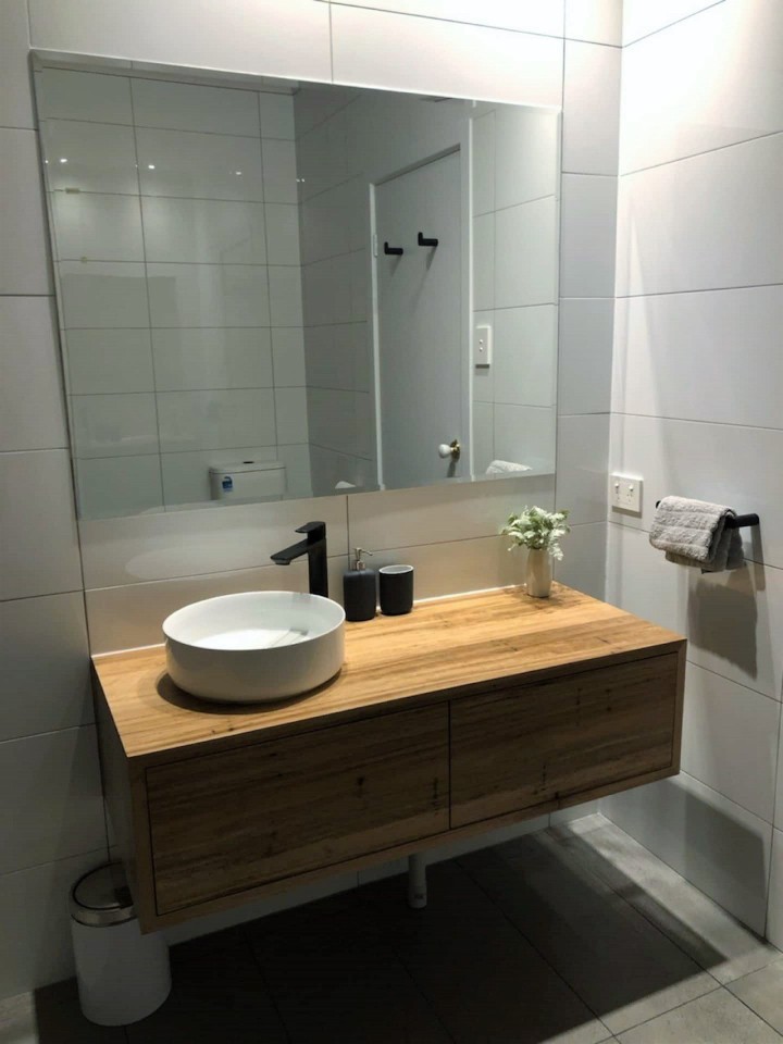 Ensuite in the master bedroom for privacy and convenience
Main shared bathroom with full-sized bathtub—perfect for relaxing soaks after a day out