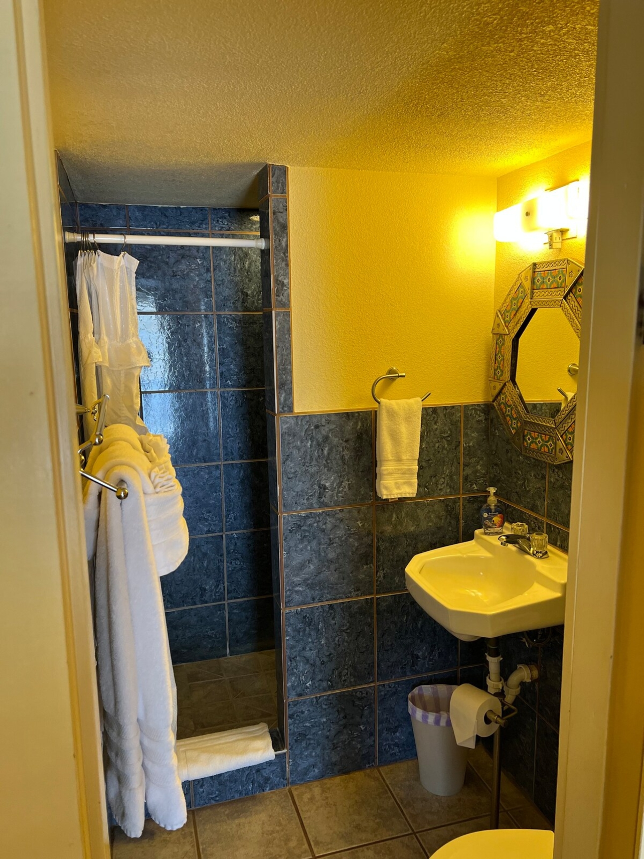 #5 - Inn At Lake Roberts photo 4