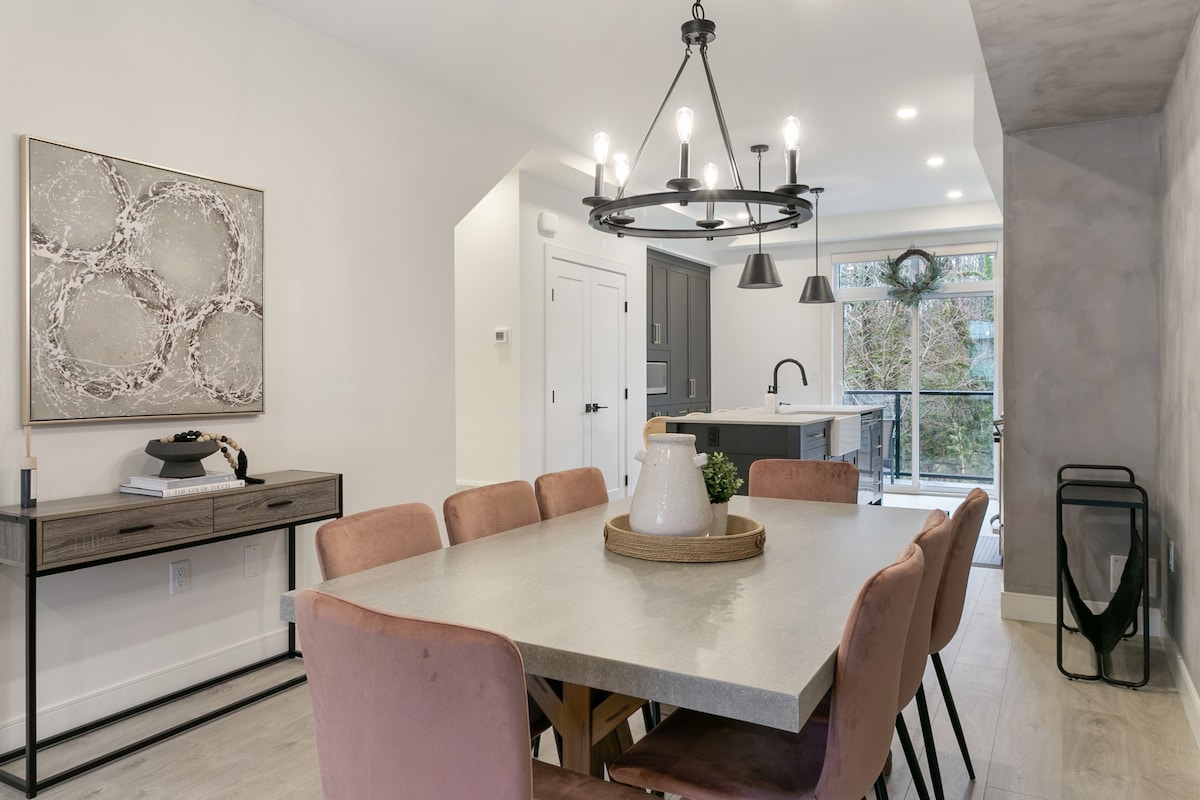 The Rustic Cassel: 90days+ furnished home rental photo 3