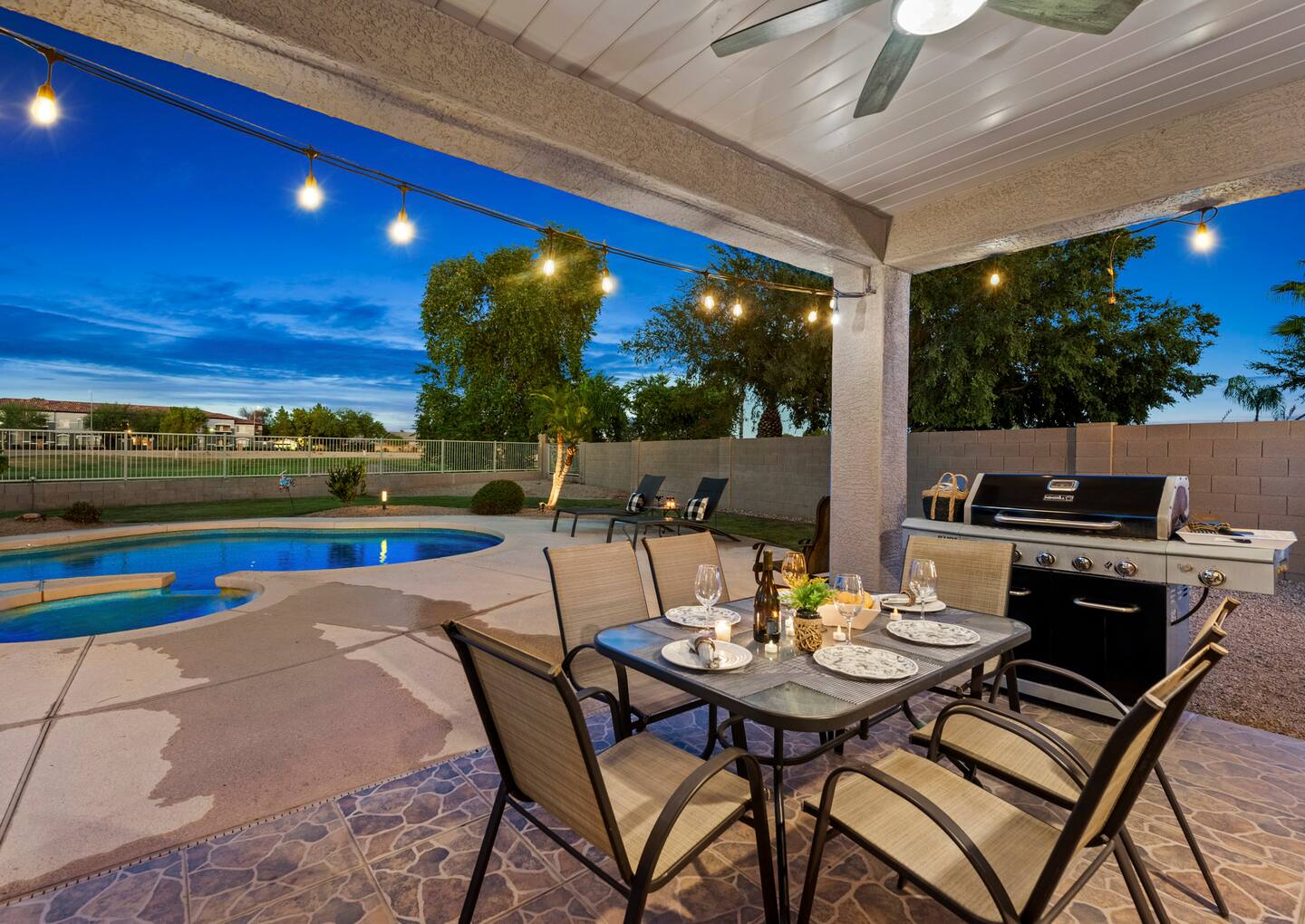 Golf Course Home With Free Heated Pool And Spa! - Avondale, AZ