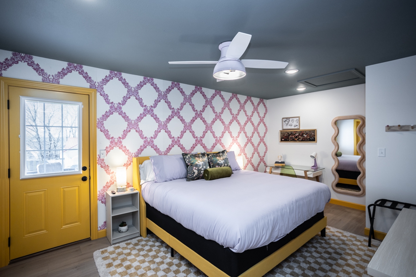 Colorful Oasis with Hot Tub Near Ft. LW!  — Waynesville, MO — vacation rental