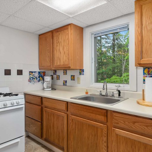 Full kitchen with stove, oven, fridge, and cookware — perfect for slow breakfasts or lakeside meals.
