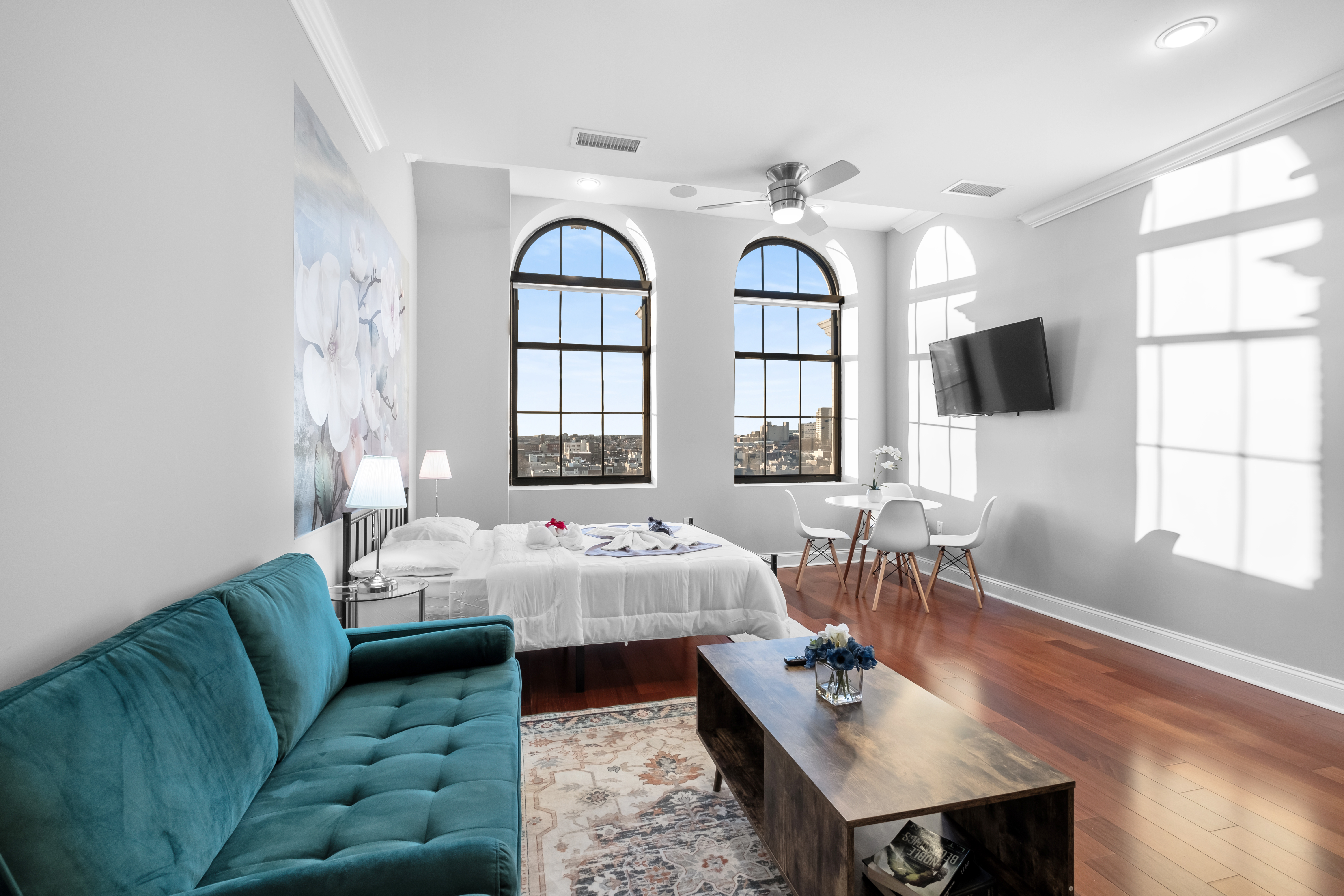 Stunning Rooftop Pool And Chic Design - Exquisite Urban Retreat - Philadelphia, PA