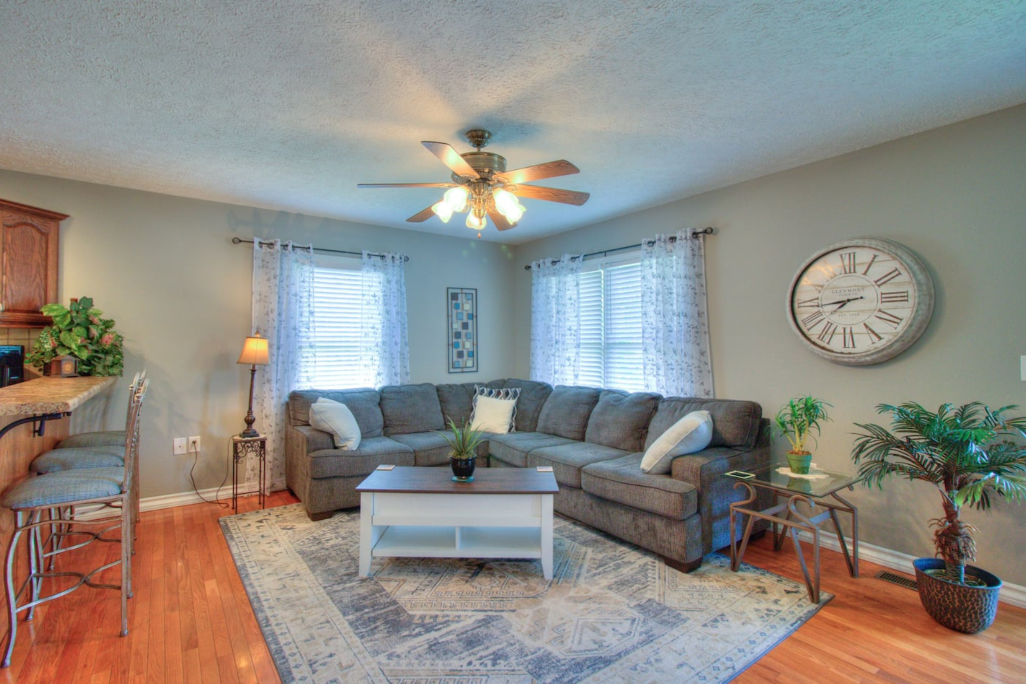 Cozy Haven Cottage ~ Queen Beds ~ Porch ~ Pkg! photo 3