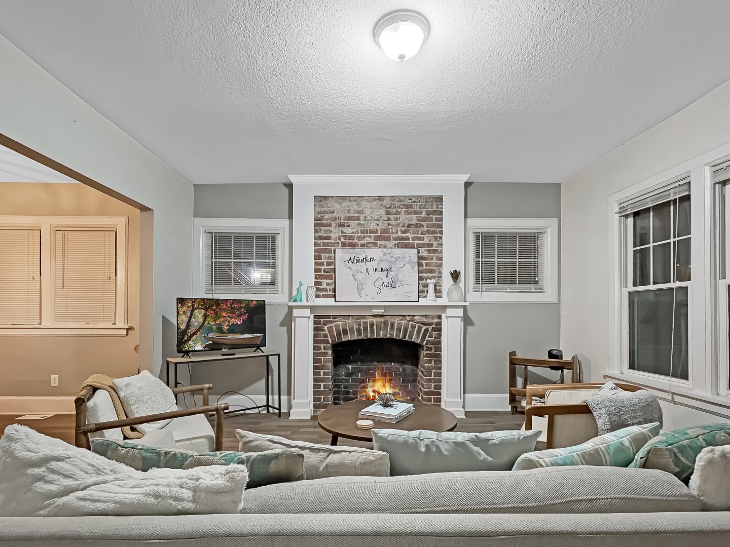 Chic 2BR Duplex Free Parking near Hospitals