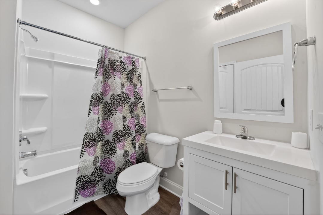 Hickory Grove · Unit 705 2/2