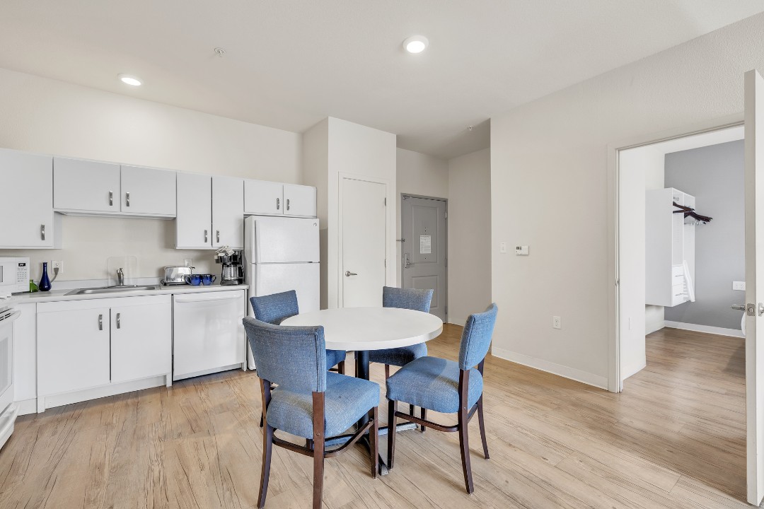 Simplicity At the Rim · Unit 1102  1102 3/2