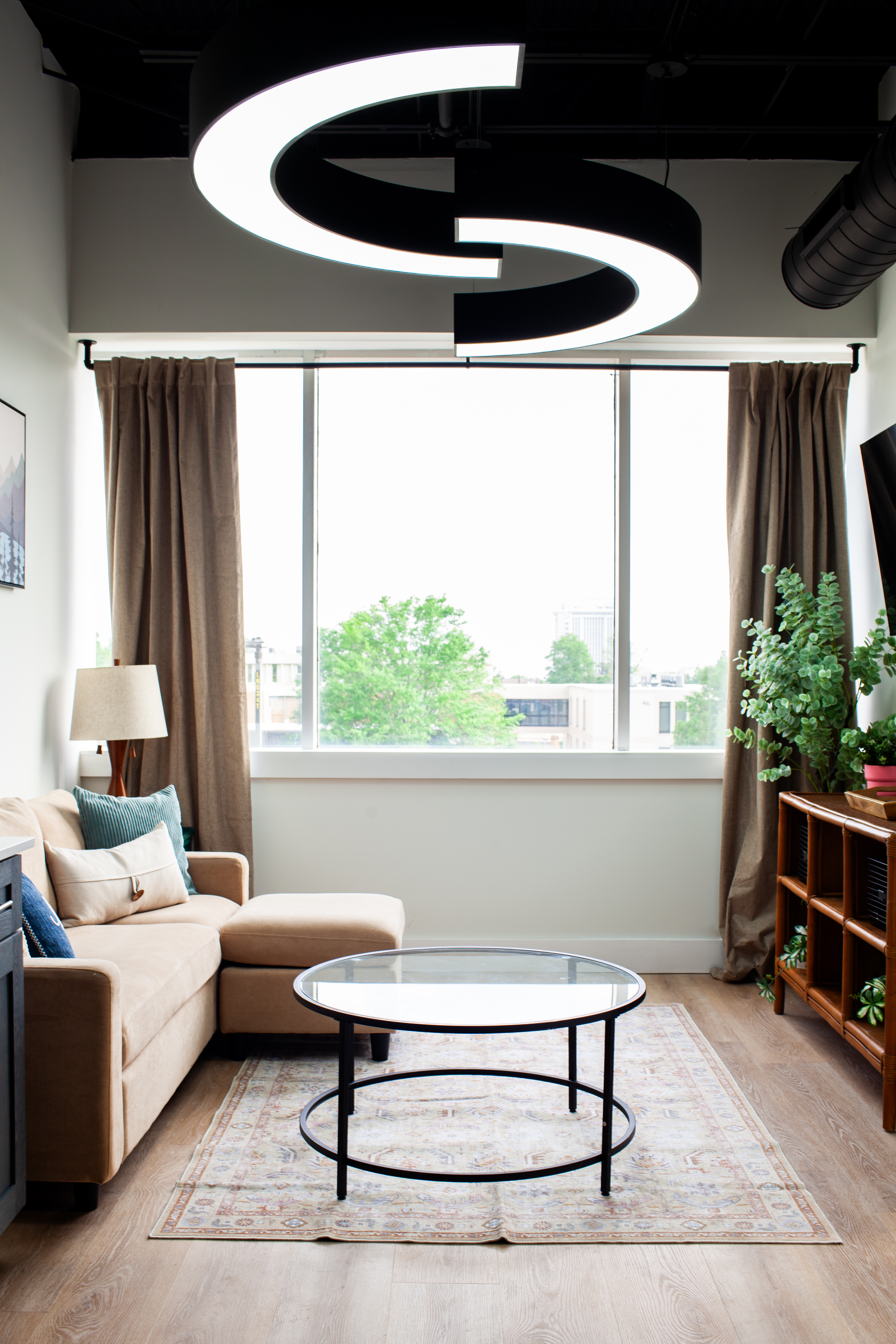 Stunning Capitol Views And Modern Amenities - Elegant Downtown Retreat - Montgomery