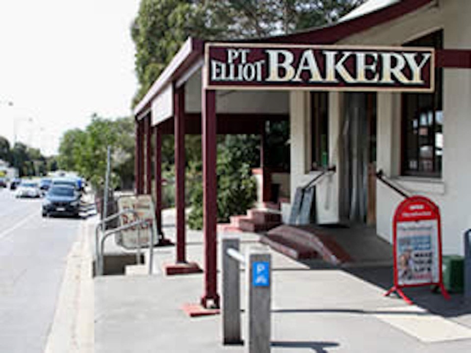 Short drive to Middleton, Goolwa, and Victor Harbor.
Explore local produce markets, wineries, antique stores, and the iconic Cockle Train.