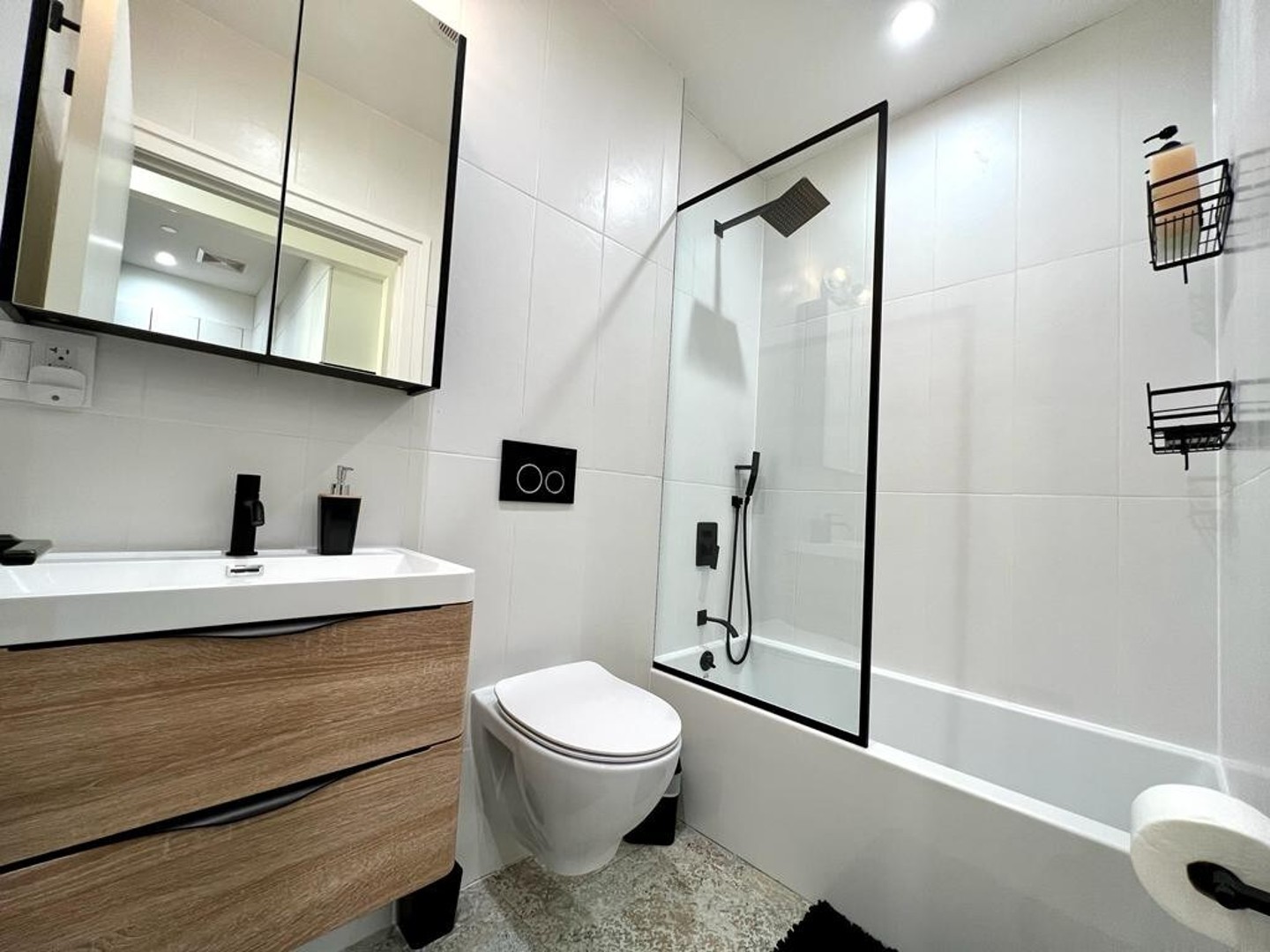 Bathroom w/ soaking tub