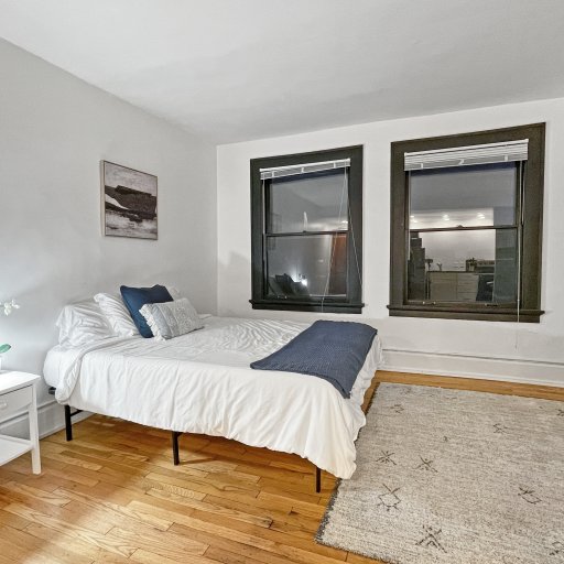 Plush queen bed - overview outside 