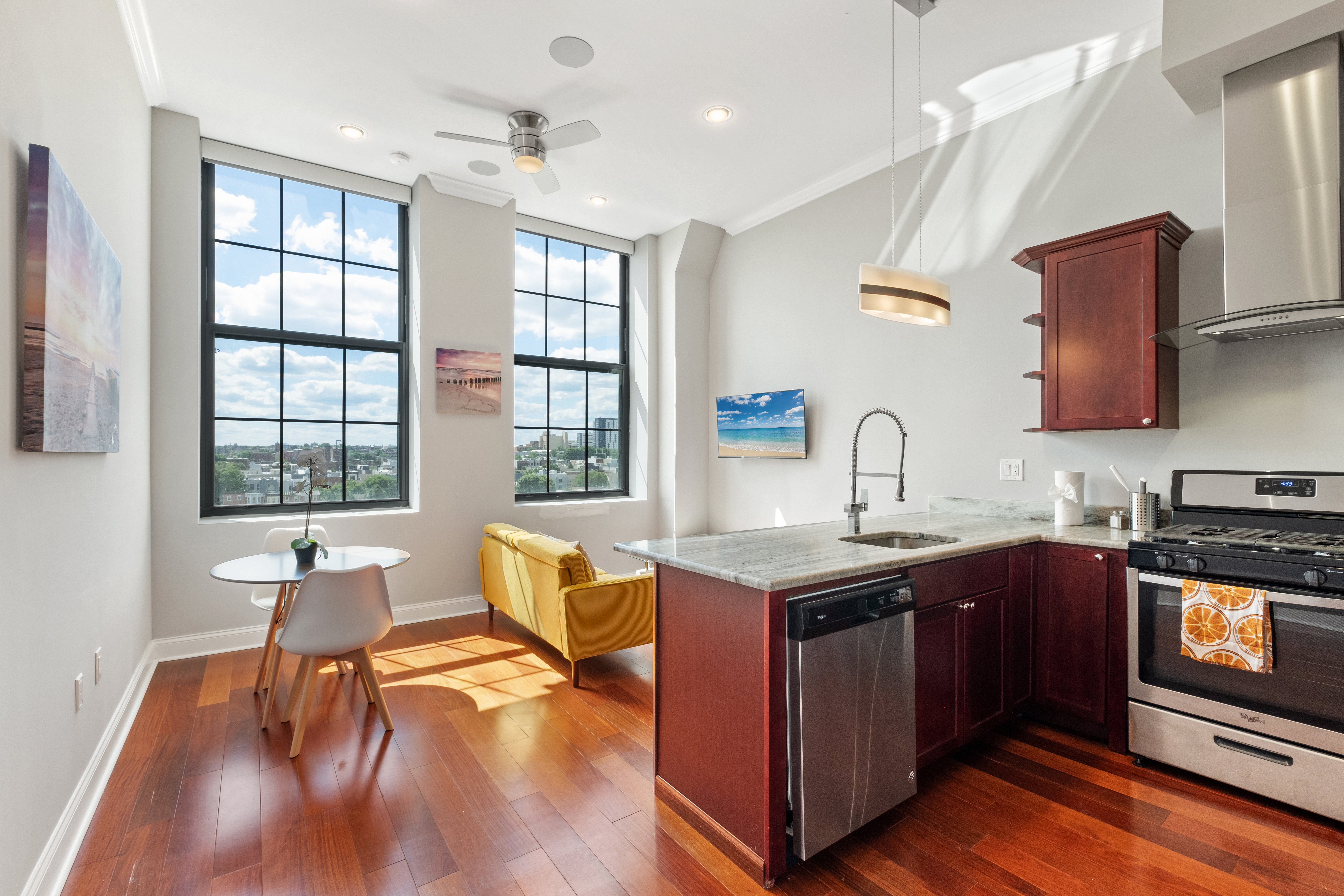 Stunning Rooftop Pool And Chic Design - Luxurious Urban Retreat - Philadelphia, PA
