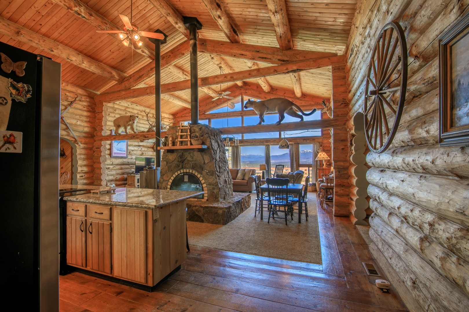 Winter Quarters Cabin- Mountain Views & Hot tub