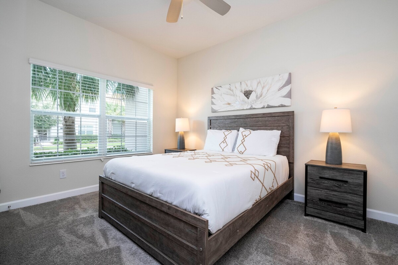 Ground floor with a Queen Bed