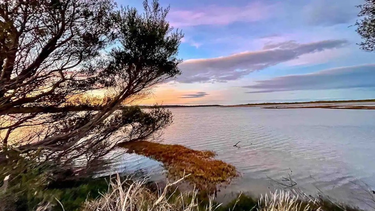 Escape to Lakeside - 