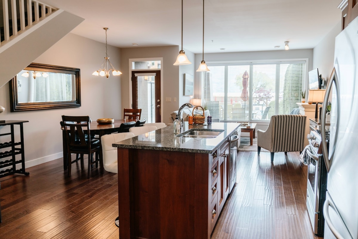 The Lakehouse/Pool side Townhouse -Barona Beach  — West Kelowna, BC — vacation rental