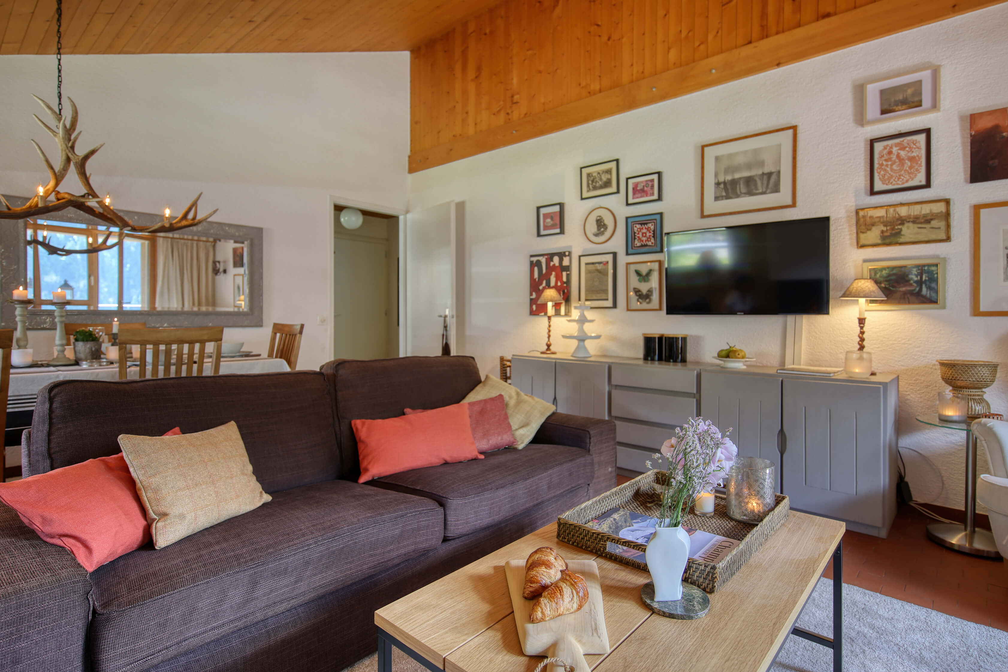 Soulful escape with fireplace and mountain views in Champéry, VS