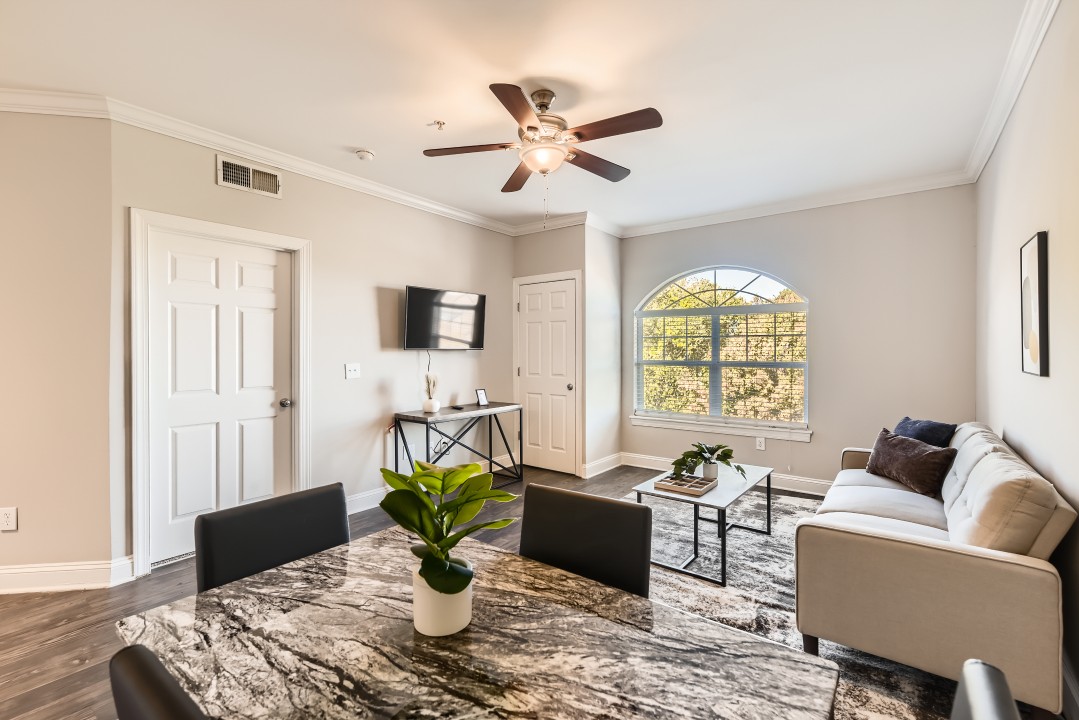 Crest at Midtown · Unit 1413 1/1